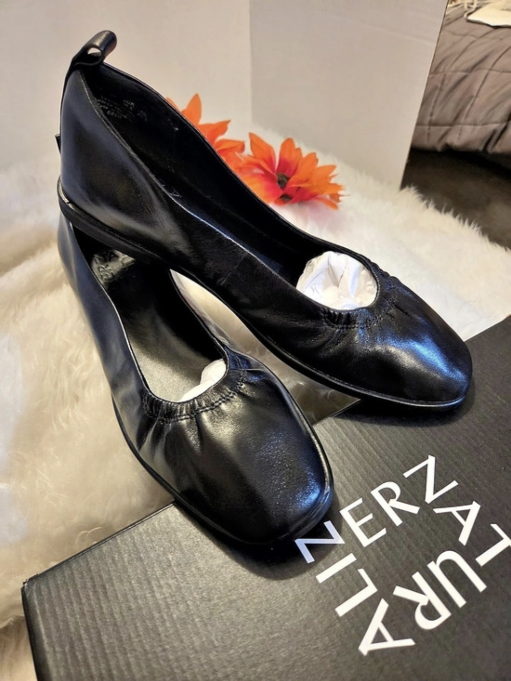 Naturalizer Black Pointed Toe Flats Like New